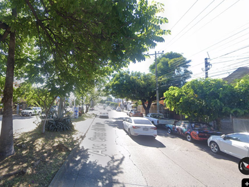 Casa ubicada en colonia Jardines de la Cruz, Guadalajara Jalisco. Con 4 recamaras y 177m2. Entre Av. Cruz del Sur y Av. López de Legazpi.