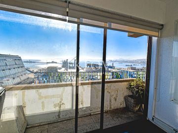 Oficina en barrio puerto, Valparaiso con vista al mar