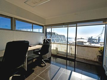 Oficina en barrio puerto, Valparaiso con vista al mar