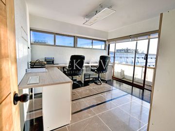 Oficina en barrio puerto, Valparaiso con vista al mar