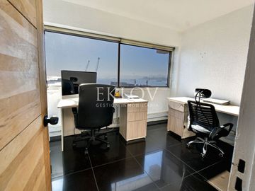 Oficina en barrio puerto, Valparaiso con vista al mar