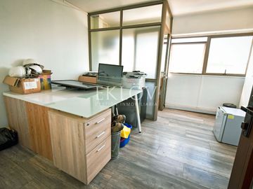 Oficina en barrio puerto, Valparaiso con vista al mar