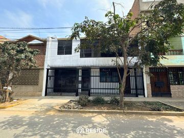 Venta de casa en Urbanización Covicorti, Trujillo – Frente a parque y con gran potencial