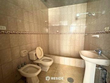 Venta de casa en Urbanización Covicorti, Trujillo – Frente a parque y con gran potencial