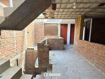 Venta de casa en Urbanización Covicorti, Trujillo – Frente a parque y con gran potencial