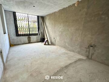 Venta de casa en Urbanización Covicorti, Trujillo – Frente a parque y con gran potencial