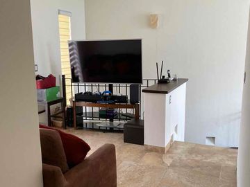 Residencia en Venta en Punta del Este, león, Gto, fracc. privado, zona ibero, terreno 100% plano, óptimas condiciones.
