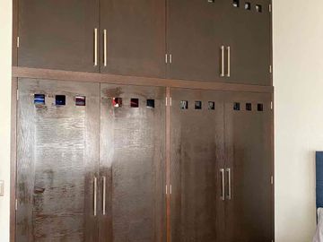 Residencia en Venta en Punta del Este, león, Gto, fracc. privado, zona ibero, terreno 100% plano, óptimas condiciones.