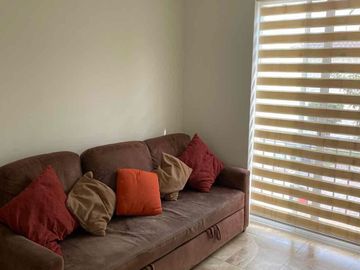 Residencia en Venta en Punta del Este, león, Gto, fracc. privado, zona ibero, terreno 100% plano, óptimas condiciones.