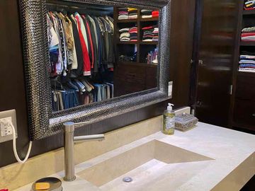 Residencia en Venta en Punta del Este, león, Gto, fracc. privado, zona ibero, terreno 100% plano, óptimas condiciones.