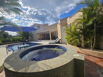 VENDO ESPECTACULAR CASA CAMPESTRE EN ANAPOIMA CUNDINAMARCA