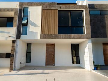 ✨ Vive como siempre soñaste en una casa que lo tiene todo Con 4 amplias recámaras, roof garden y acabados premium, esta joya está dentro de un coto pr