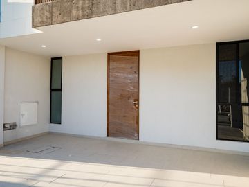 ✨ Vive como siempre soñaste en una casa que lo tiene todo Con 4 amplias recámaras, roof garden y acabados premium, esta joya está dentro de un coto pr