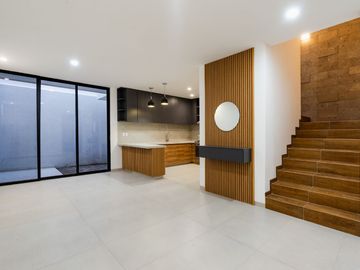 ✨ Vive como siempre soñaste en una casa que lo tiene todo Con 4 amplias recámaras, roof garden y acabados premium, esta joya está dentro de un coto pr