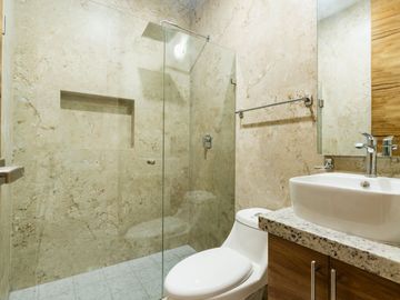 ✨ Vive como siempre soñaste en una casa que lo tiene todo Con 4 amplias recámaras, roof garden y acabados premium, esta joya está dentro de un coto pr