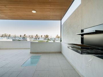 ✨ Vive como siempre soñaste en una casa que lo tiene todo Con 4 amplias recámaras, roof garden y acabados premium, esta joya está dentro de un coto pr