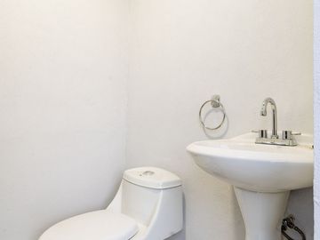 ✨ Vive como siempre soñaste en una casa que lo tiene todo Con 4 amplias recámaras, roof garden y acabados premium, esta joya está dentro de un coto pr
