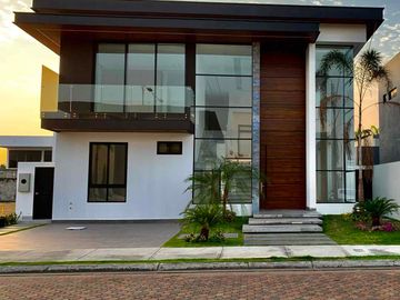 VENDO O ALQUILO CASA POR ESTRENAR EN ISLA MOCOLÍ