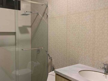 VENDO O ALQUILO CASA POR ESTRENAR EN ISLA MOCOLÍ