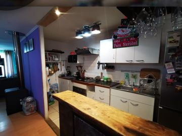 Se vende casa independiente de un piso, 2 dormitorios y 2 baños, comuna de Limache.
