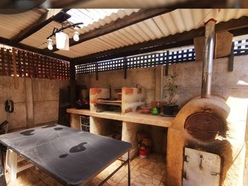 Se vende casa independiente de un piso, 2 dormitorios y 2 baños, comuna de Limache.
