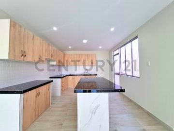 VENTA DE CASA DE ESTRENO EN TACNA