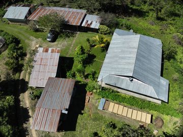 VENTA DE FINCA CAFETALERA Y ECOTURÍSTICA EN EL VALLE DE ENTAZ – VILLA RICA, PASCO
