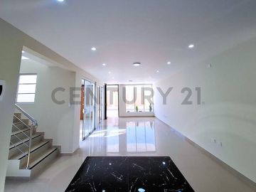 SE VENDE CASA EN ESTRENO EN TACNA