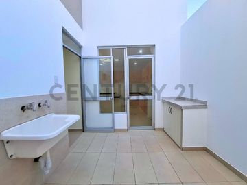 SE VENDE CASA EN ESTRENO EN TACNA