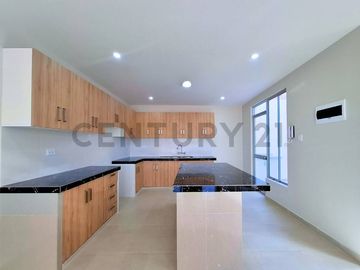 SE VENDE CASA EN ESTRENO EN TACNA
