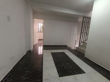 VENTA CASA  DE 4 NIVELES VEHICULAR SECTOR SAMARIA-PEREIRA
