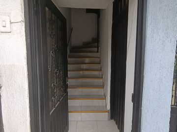 VENTA CASA  DE 4 NIVELES VEHICULAR SECTOR SAMARIA-PEREIRA