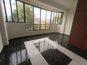 VENTA CASA  DE 4 NIVELES VEHICULAR SECTOR SAMARIA-PEREIRA