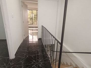 VENTA CASA  DE 4 NIVELES VEHICULAR SECTOR SAMARIA-PEREIRA