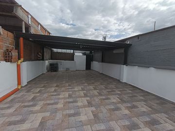 VENTA CASA  DE 4 NIVELES VEHICULAR SECTOR SAMARIA-PEREIRA
