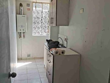 VENDO ACOGEDOR DEPARTAMENTO EN GRAN AVENIDA 1ER PISO 3 DORMITORIOS 1 BAÑO (OPORTUNIDAD INVERSIÓN)