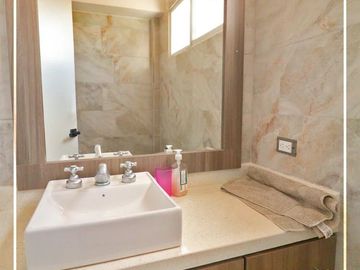 En Venta: Departamento Esquinero con Vista Al Mar en Manta