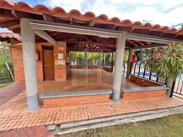 SE VENDE CASA EN ALAMOS PEREIRA