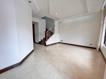 SE VENDE CASA EN ALAMOS PEREIRA