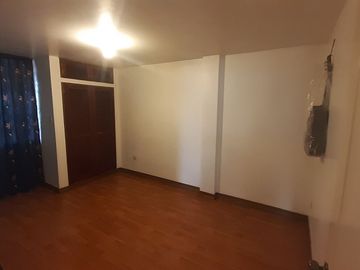 Venta de Casa San Juan de Miraflores  4 pisos