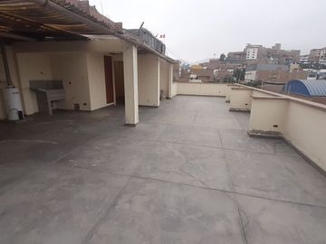 Venta de Casa San Juan de Miraflores  4 pisos