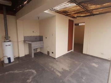 Venta de Casa San Juan de Miraflores  4 pisos