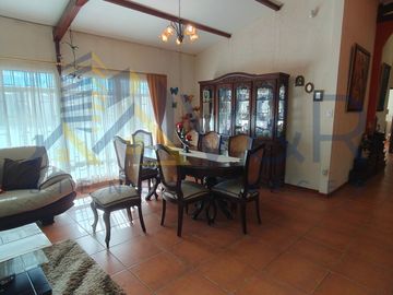 Guayllabamba, Casa amplia en terreno de 1500 m²