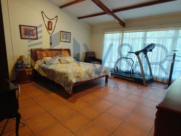 Guayllabamba, Casa amplia en terreno de 1500 m²