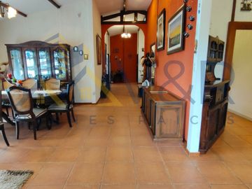 Guayllabamba, Casa amplia en terreno de 1500 m²