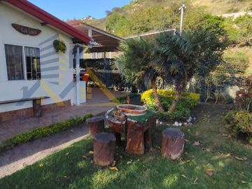 Guayllabamba, Casa amplia en terreno de 1500 m²