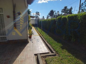 Guayllabamba, Casa amplia en terreno de 1500 m²
