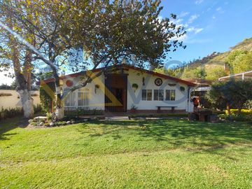 Guayllabamba, Casa amplia en terreno de 1500 m²