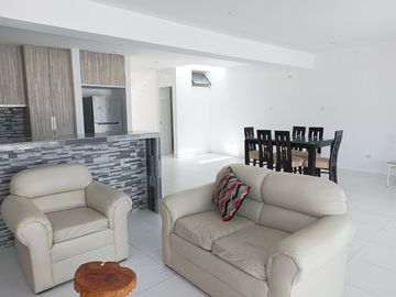Casa de 3 pisos exclusiva en 1era fila frente al mar ubicado en el hermoso CONDOMINIO ECOLÓGICO PLAYA GRECIA