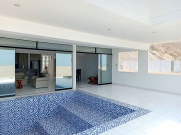 Casa de 3 pisos exclusiva en 1era fila frente al mar ubicado en el hermoso CONDOMINIO ECOLÓGICO PLAYA GRECIA